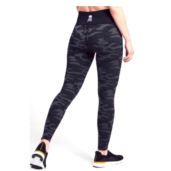 SOULCYCLE Camo Print Seamless Leggings Tights in Black and Gray - Picture 11 of 11